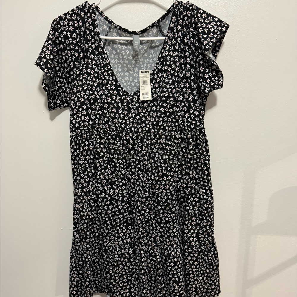 Tilly's Black and White Floral Blouse